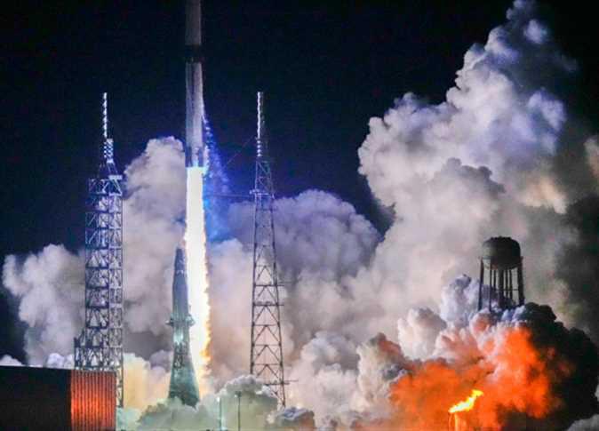 مؤسس أمازون يطلق أول رحلة إلى الفضاء .. صور