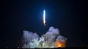 مؤسس أمازون يطلق أول رحلة إلى الفضاء .. صور