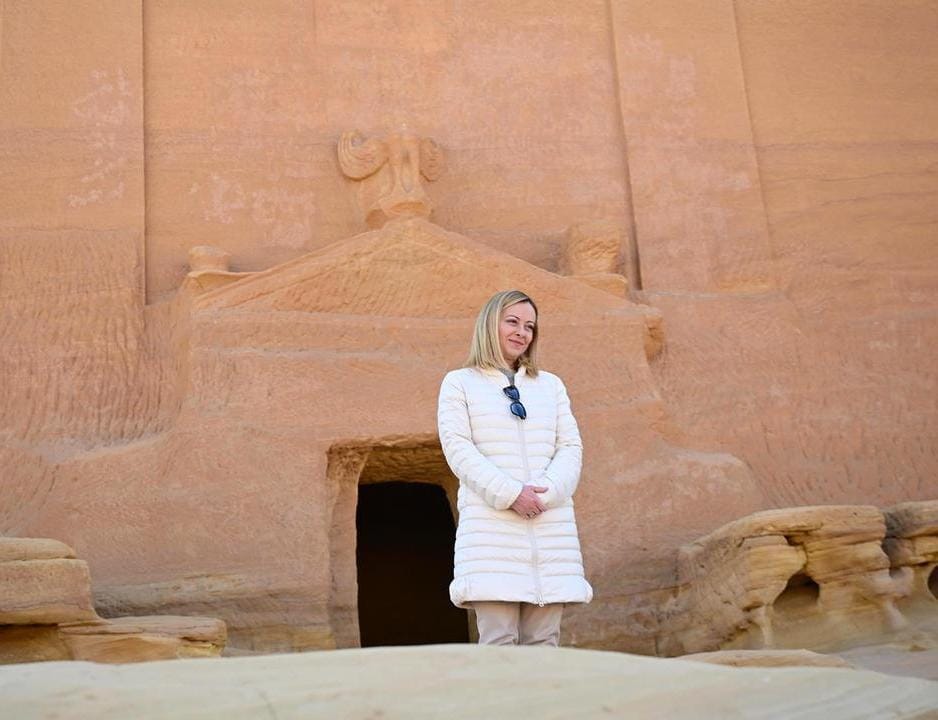 رئيسة وزراء إيطاليا تزور منطقة الحجر والمعالم التاريخية والأثرية في العلا.. صور