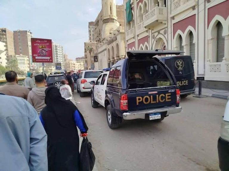 مقتل ضابط شرطة وإصابة 5 آخرين في مشاجرة داخل بنك بمصر