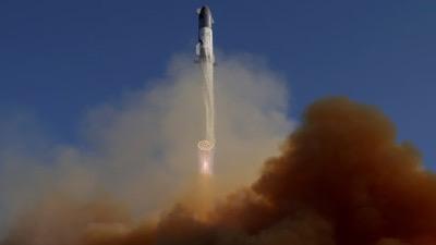 مؤسس أمازون يطلق أول رحلة إلى الفضاء .. صور