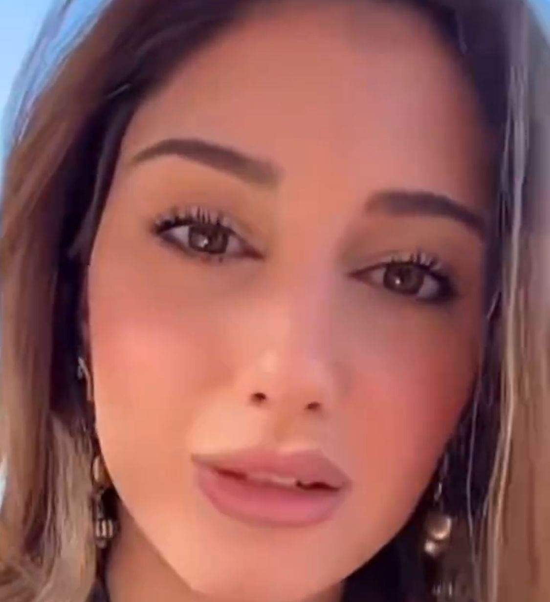 شيرين بيوتي تتحدث عن معاناتها: ما تغركم المظاهر تعبت نفسيتي من المطار والسفر .. فيديو