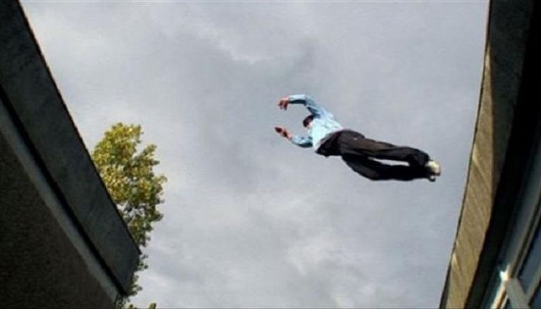 ستيني ينتحر من شرفة منزله حزنا على وفاة زوجته