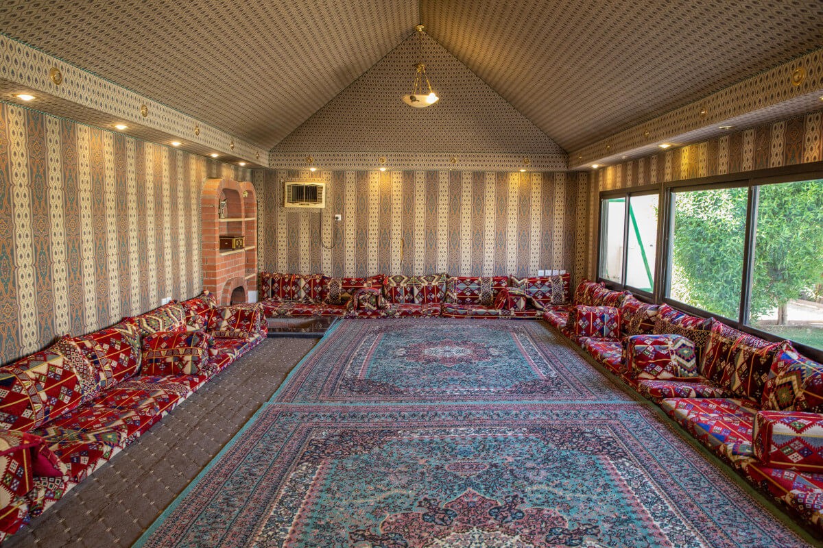 شاب ينتقد استخدام كلمة يا بعد قلبي في المجالس: عيب والله .. فيديو