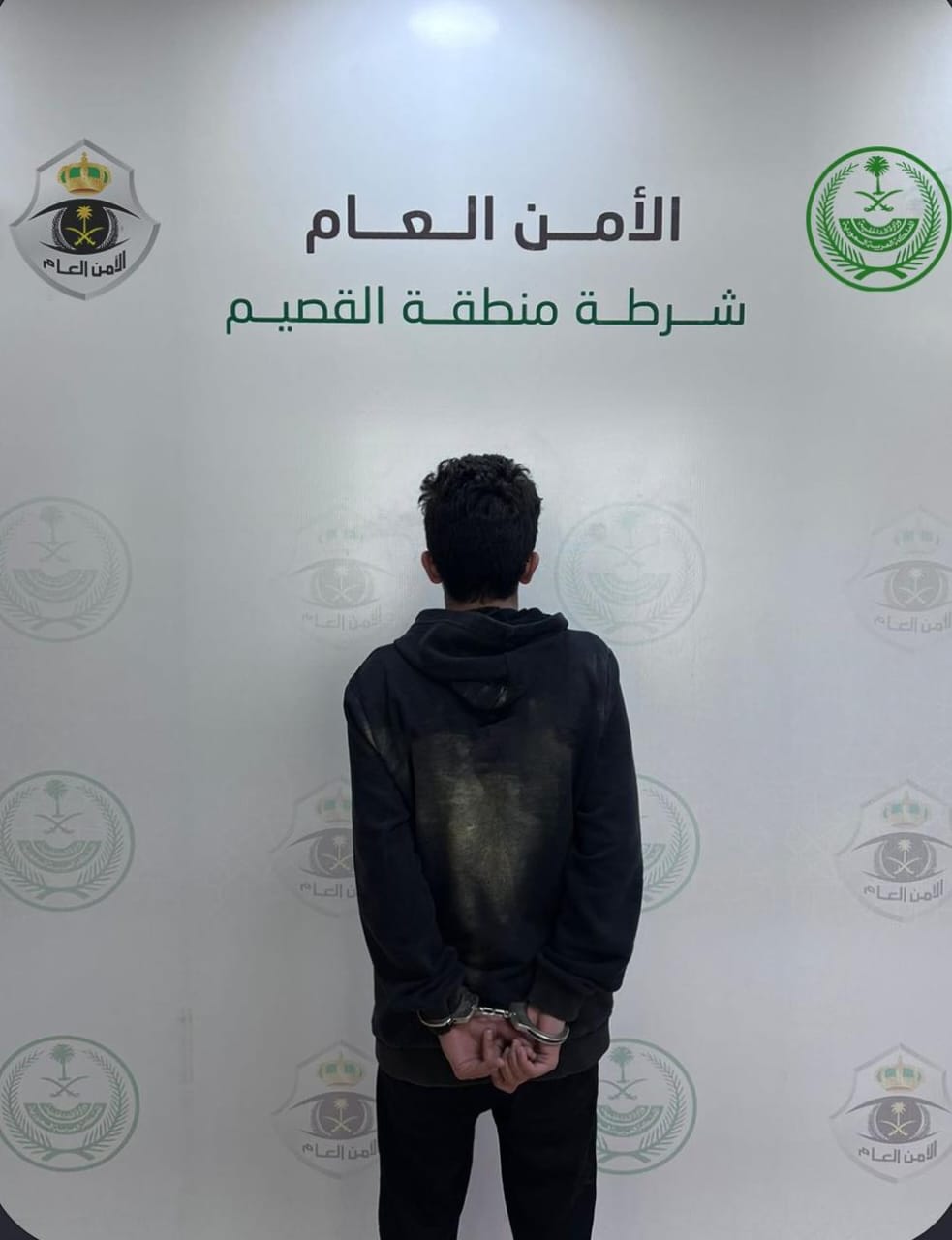 القبض على شخص لتلفظه بعبارات خادشة للحياء وإطلاق النار في الهواء بالقصيم.. فيديو