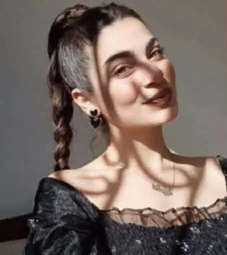 رجل ينهي حياة ابنته ويطعن زوجته أثناء دفاعها عنها