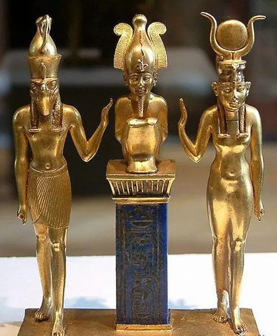 ضبط شخصين بتهمة الاتجار بقطع أثرية فرعونية بمصر