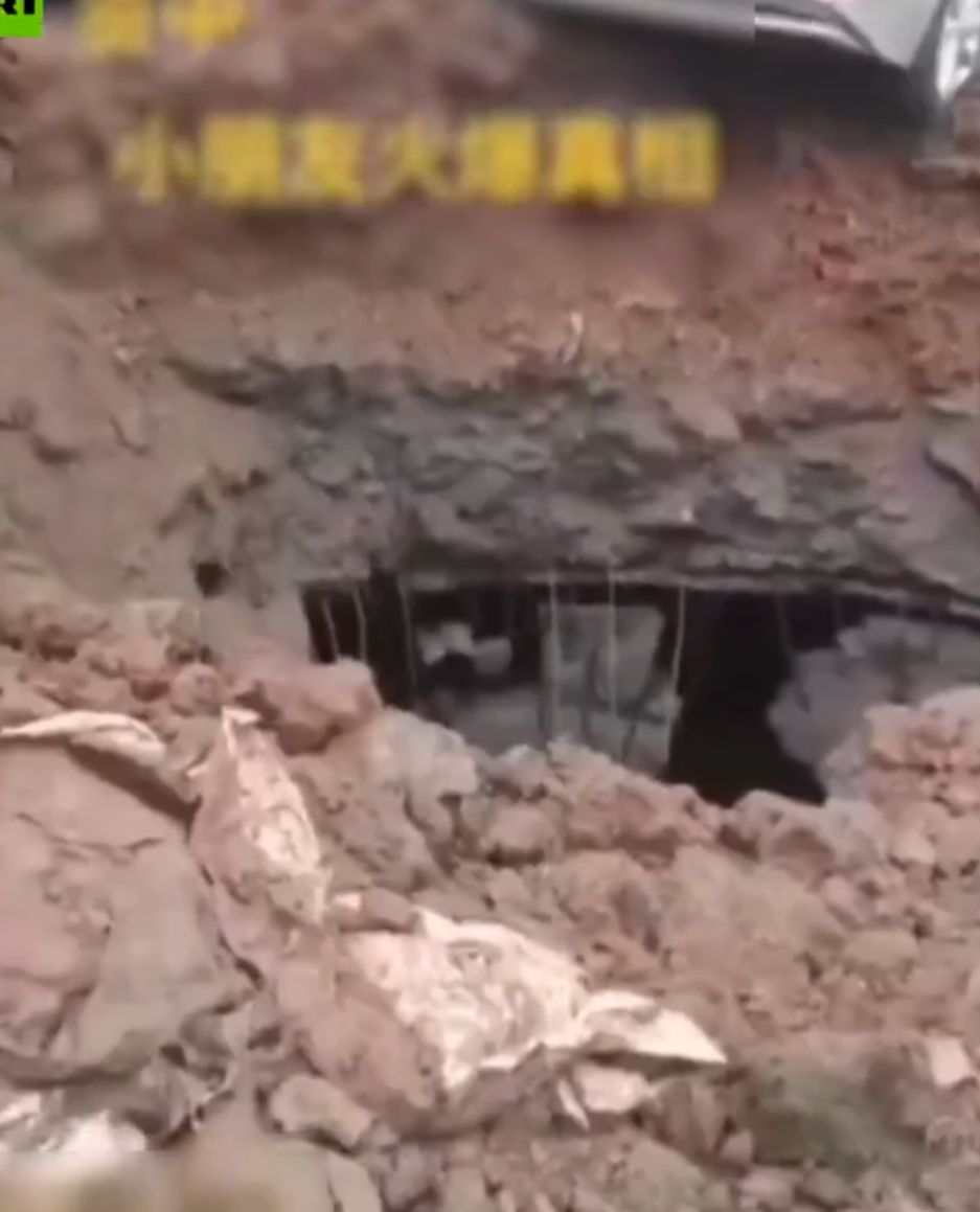 انفجار مروع في حفرة بالصرف الصحي في الصين بسبب طفل .. فيديو