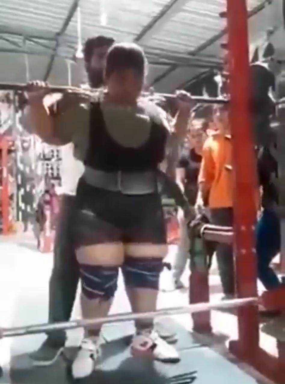 فتاة تلقى حتفها بطريقة مروعة في صالة ألعاب رياضية .. فيديو