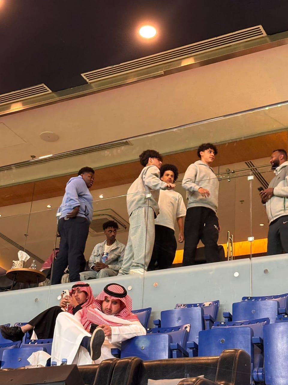 نجل رونالدو يتواجد في بارك لمؤازرة النصر أمام الوصل.. صورة