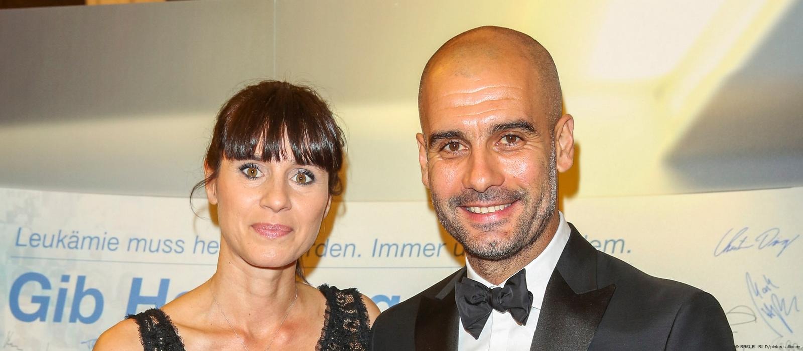 غوارديولا يطلق زوجته بعد 30 عاما على زواجهما