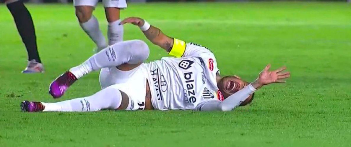 نيمار يثير القلق بعد إصابته في أول ظهور له مع سانتوس.. فيديو