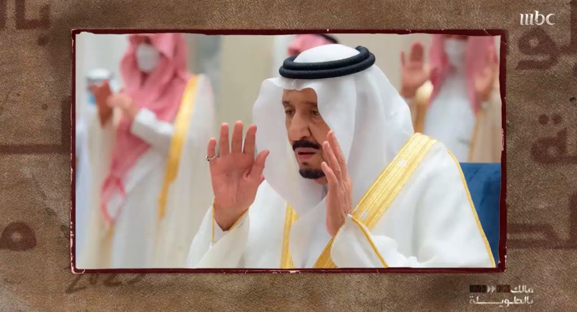 الروقي يوضح بروتوكولات القصر الملكي وكيف يستقبل ضيوفه ويرتب أفراده في الجلسة .. فيديو