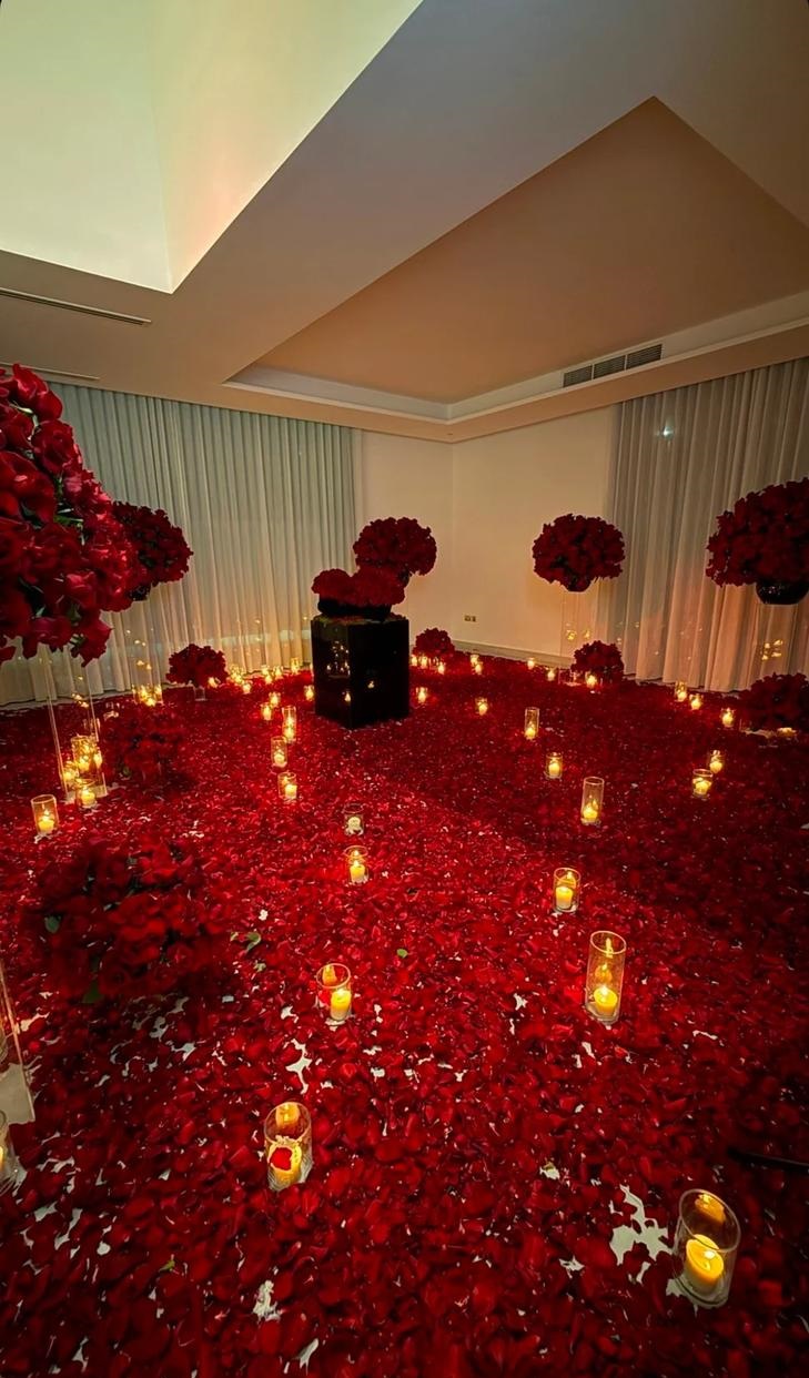  غيث مروان يهدي زوجته 20 ألف وردة بمناسبة عيد الحب.. صور