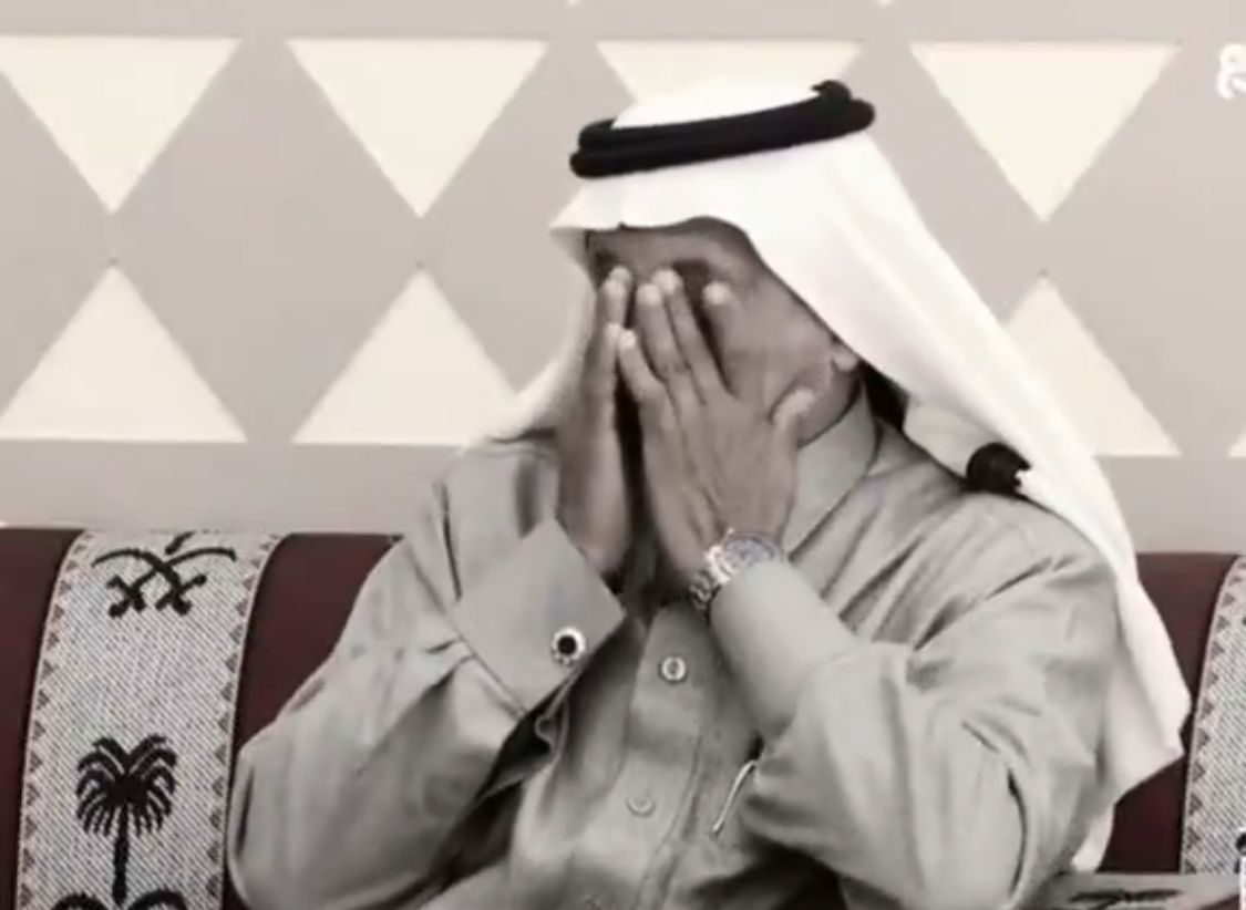  مسن يتحدث بدموع الفقد عن موقف مؤثر من والدته قبل 60 عاما .. فيديو