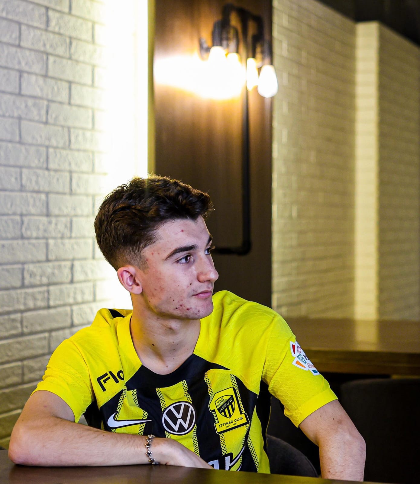 أزمة تهز برشلونة بسبب صفقة انتقال هيرنانديز إلى الاتحاد