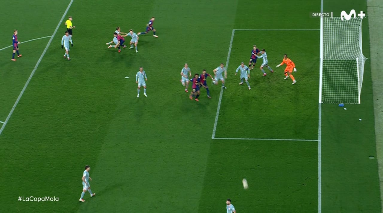 فضيحة تحكيمية في مواجهة برشلونة وأتلتيكو بكأس إسبانيا.. فيديو