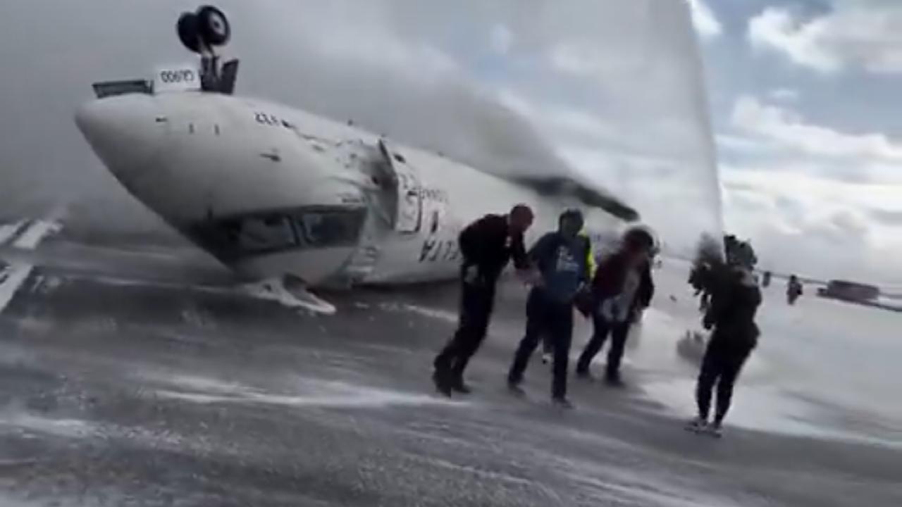 طيران دلتا تقدم تعويض سخي لركاب طائرتها المقلوبة .. فيديو