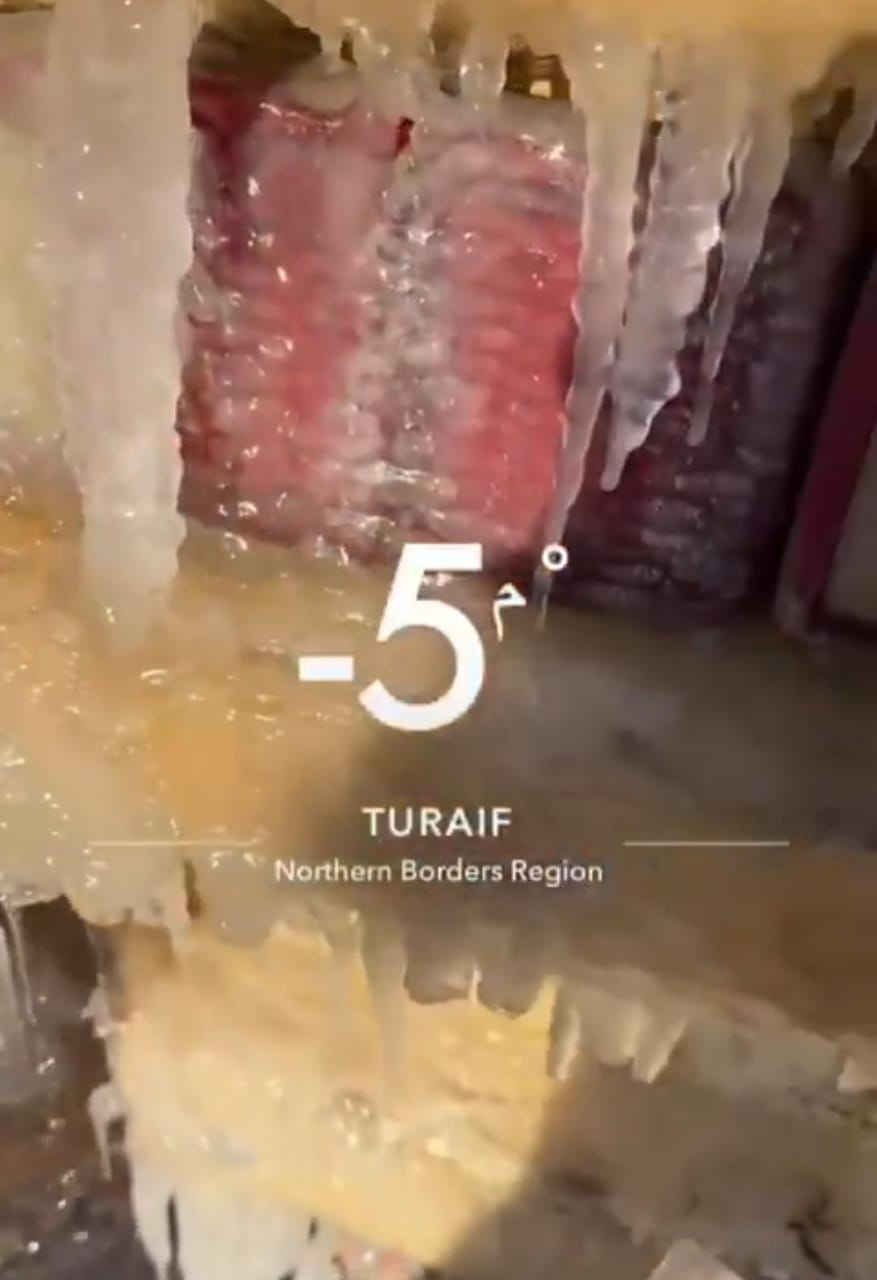 لحظة تجمد المياه في طريف.. فيديو