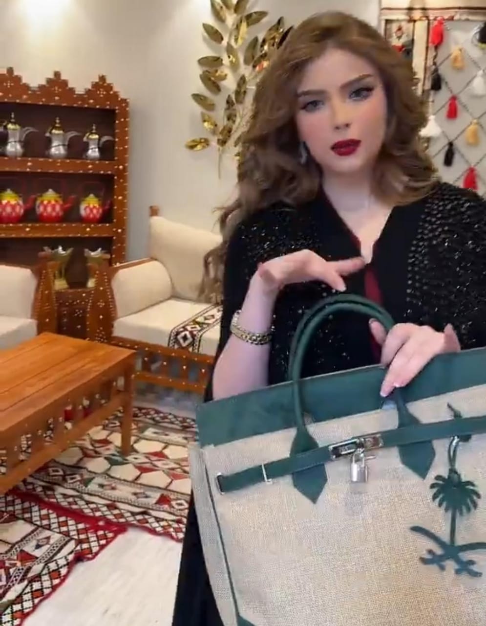 وجدان المغربية في أحدث ظهور: أنا بنت السعودية وصرافتي مليانة فلوس.. فيديو