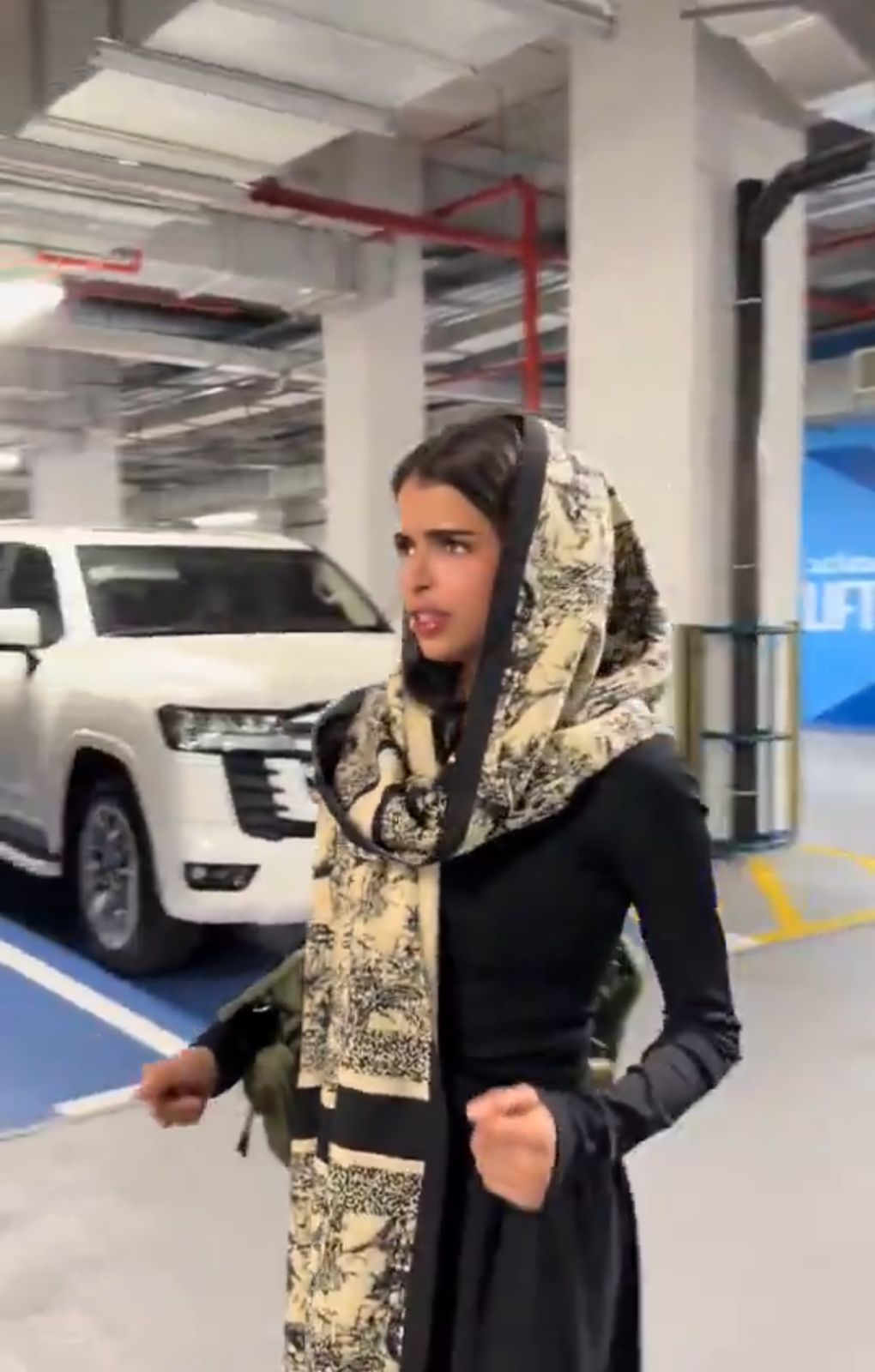 وعد شعت تقلد شاكيرا وتغني وتتمايل على طريقتها .. فيديو