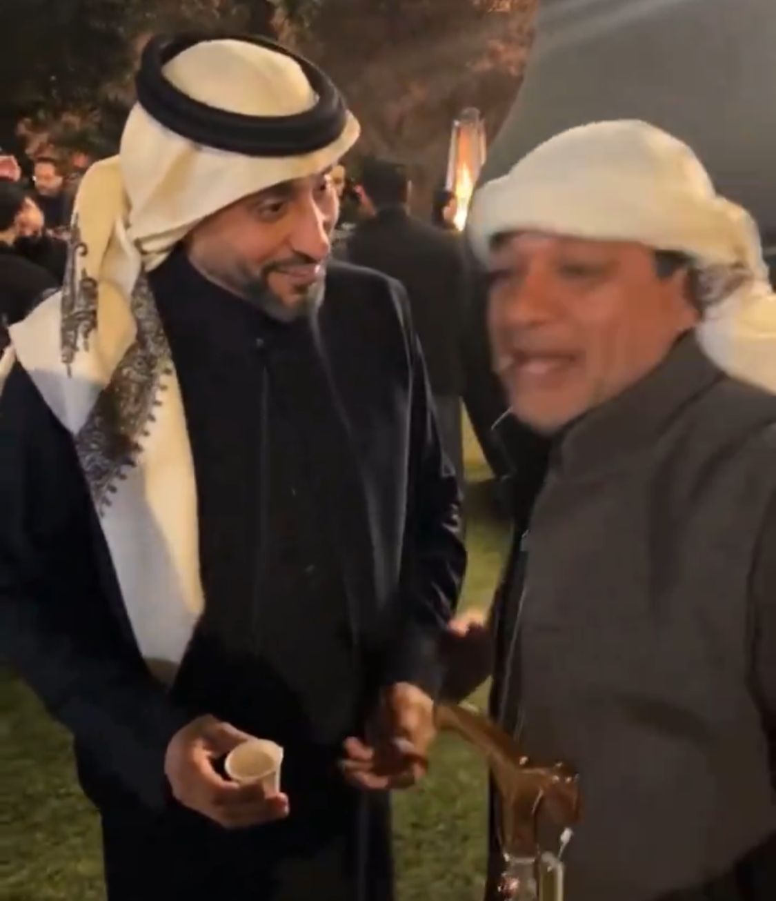الزعاق يمازح سامي الجابر: البرد الموجود بالرياض يروح وييجي مثل الذيب سامي.. فيديو