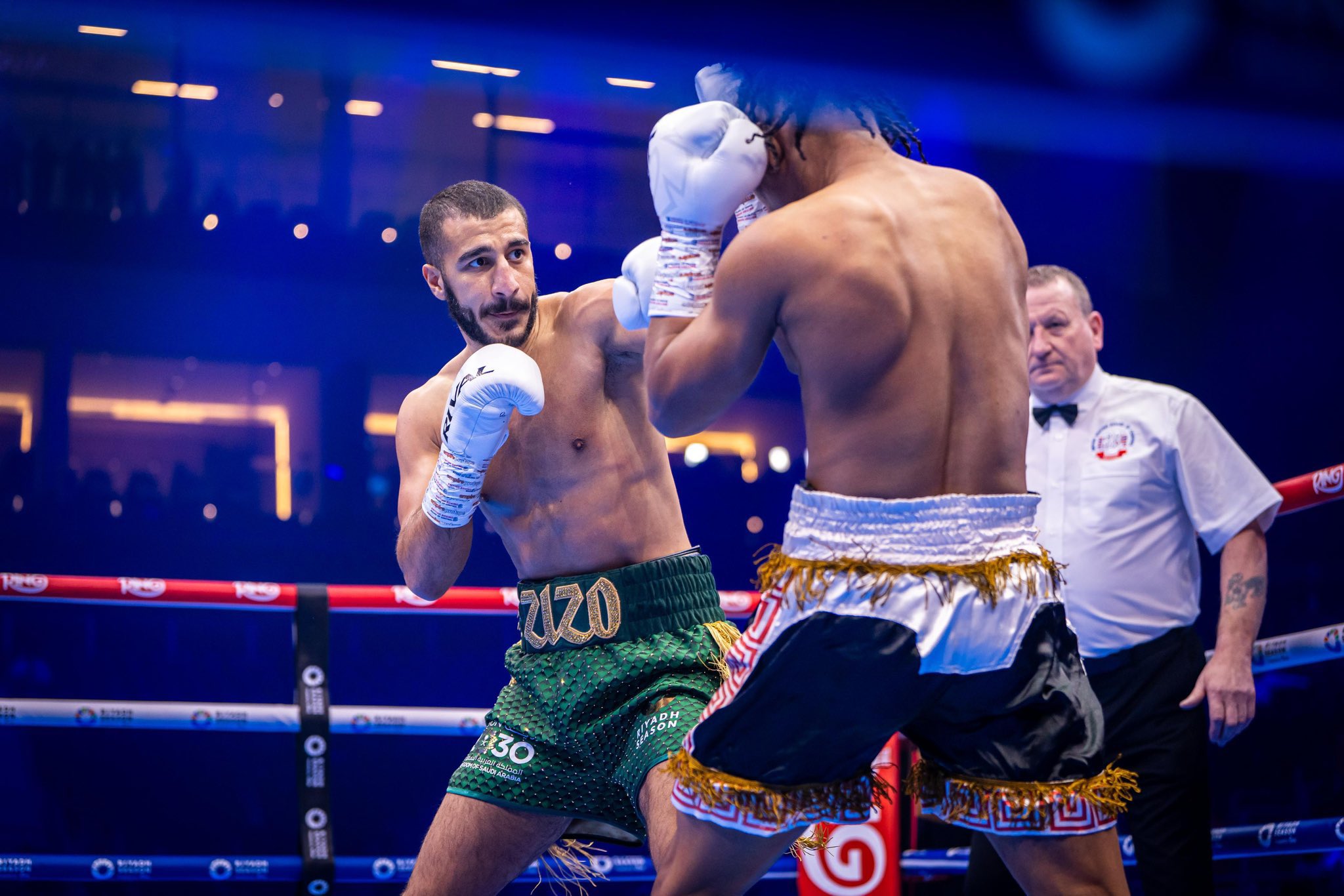 زياد المعيوف يهزم دي أوليفيرا في نزالات The Last Crescendo .. صور