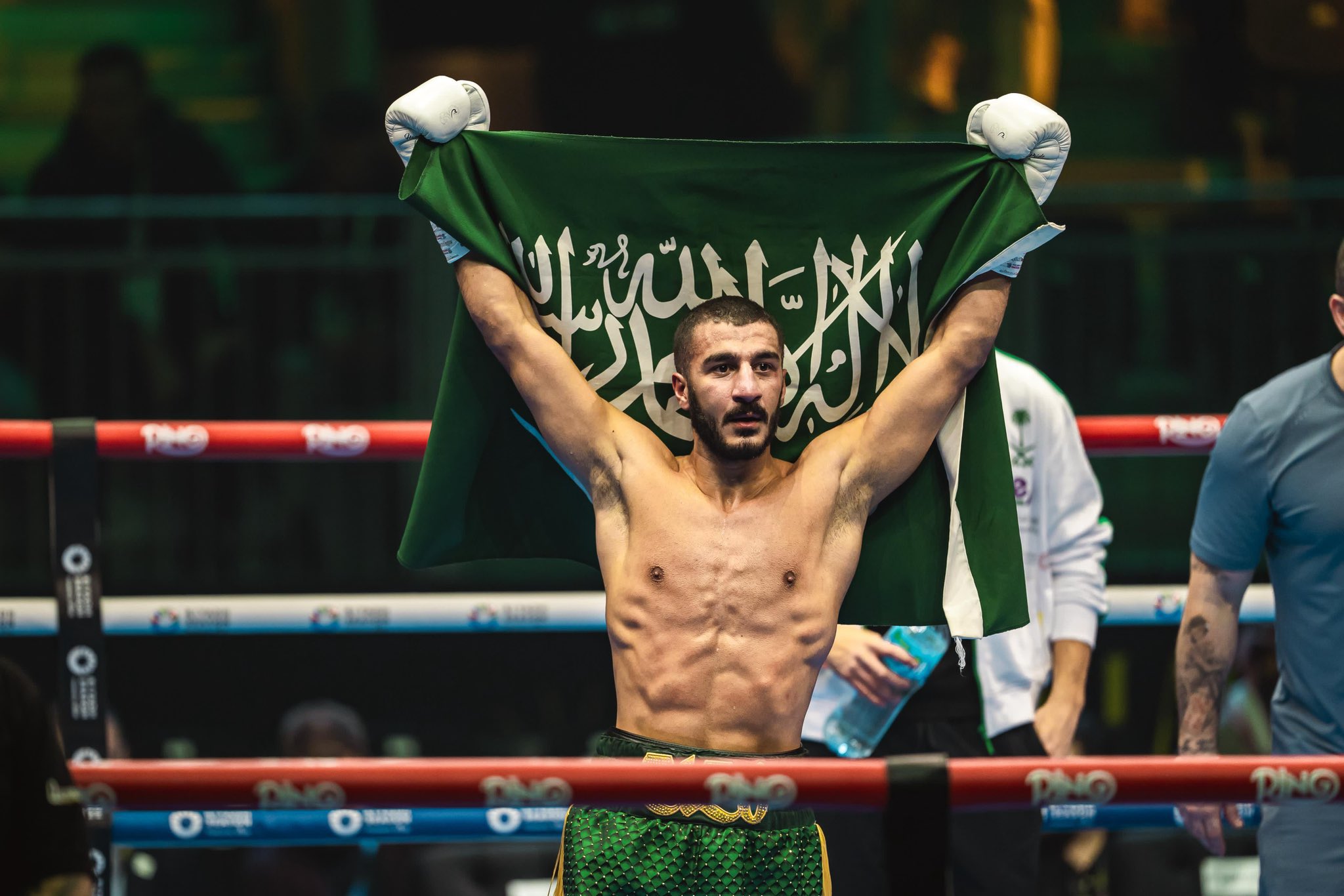 زياد المعيوف يهزم دي أوليفيرا في نزالات The Last Crescendo .. صور