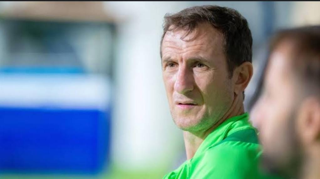 التعاون يقيل مدربه أروابارينا