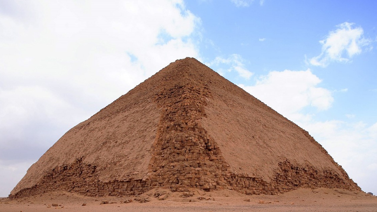 اكتشاف مفاجأة داخل هرم مفقود بمصر