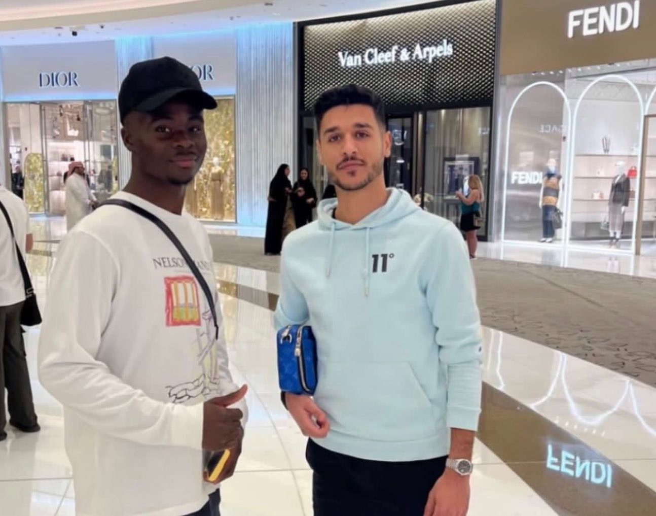 عيد الرشيدي يلتقي بساكا في دبي .. صور