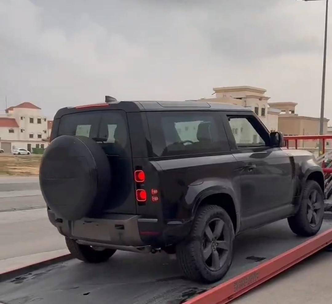 والد يفاجئ ابنته بسيارة فاخرة يوم تخرجها .. فيديو