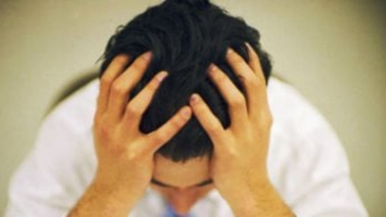 6 علامات تدل على اضطراب صحتك النفسية لا تتجاهلها