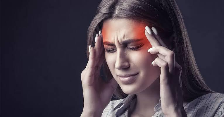  طرق بسيطة لتخفيف آلام الصداع النصفي في البيت