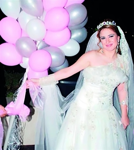 فنانة مصرية تمزق فستان زفافها قبل يوم من الحفل .. صور