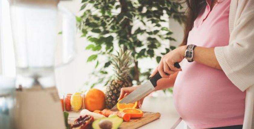 تغذية الحامل في رمضان: أطعمة ضرورية لصحة الأم والجنين