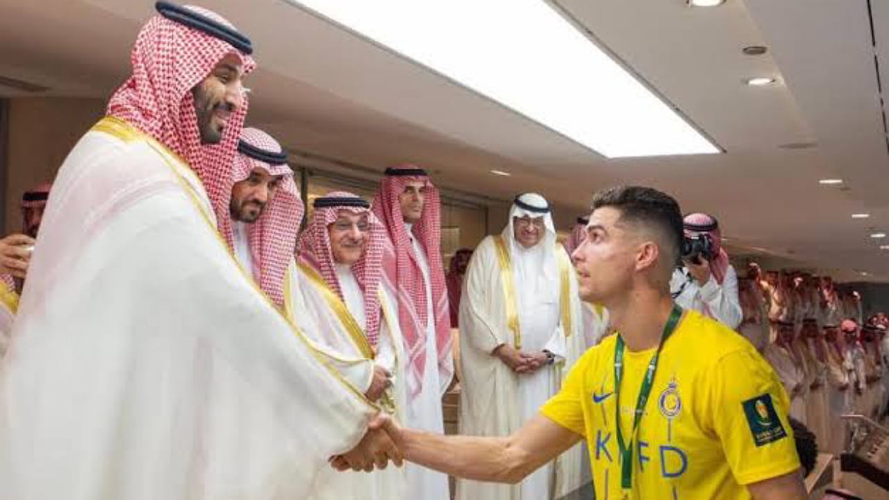 رونالدو يشيد بولي العهد: الدوري السعودي ينمو بسرعة بفضل دعمه  ..  فيديو