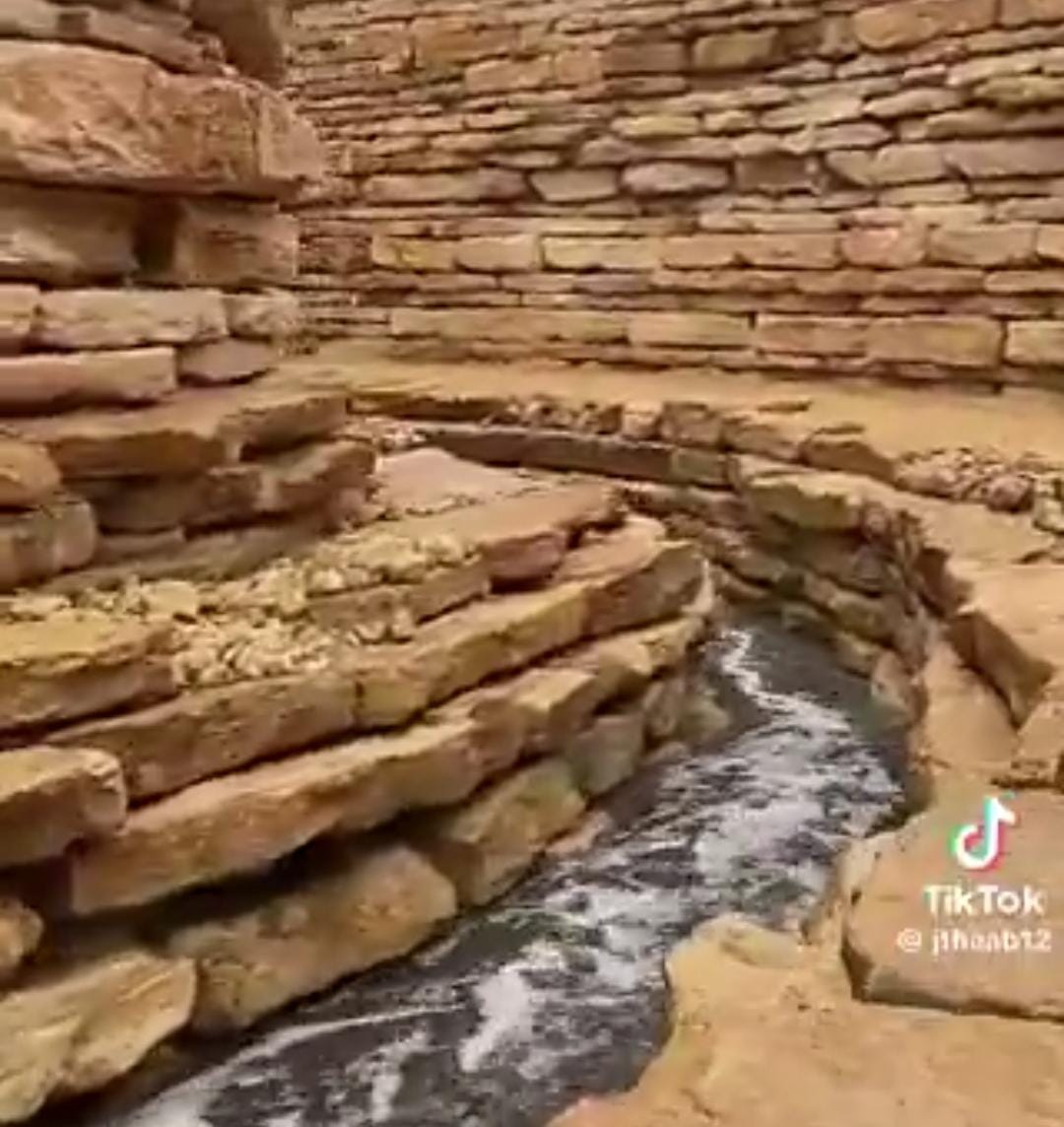 استغلال مبتكر لمياه الأمطار في الرياض يخلق مشهدا رائعا .. فيديو