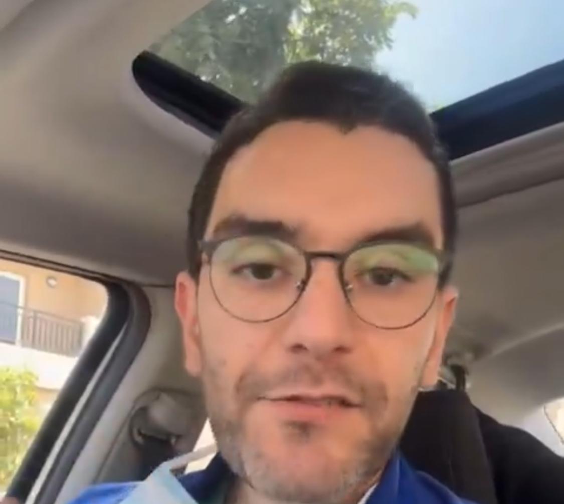 استشاري : اللوز وجرثومة المعدة من أبرز أسباب رائحة الفم الكريهة .. فيديو