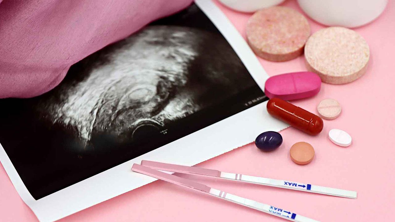 أمريكية تقاضي عيادة إخصاب بعد زرع جنين خاطئ