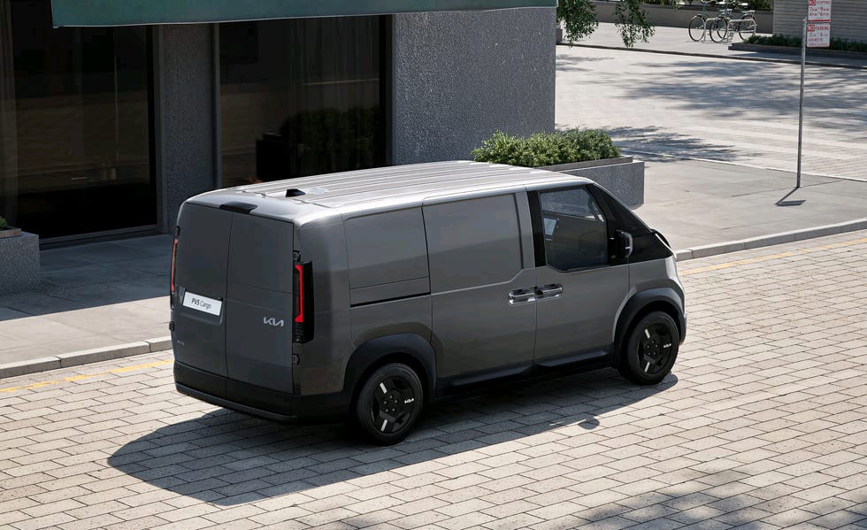 كيا تكشف عن أول فان كهربائية PV5 .. صور