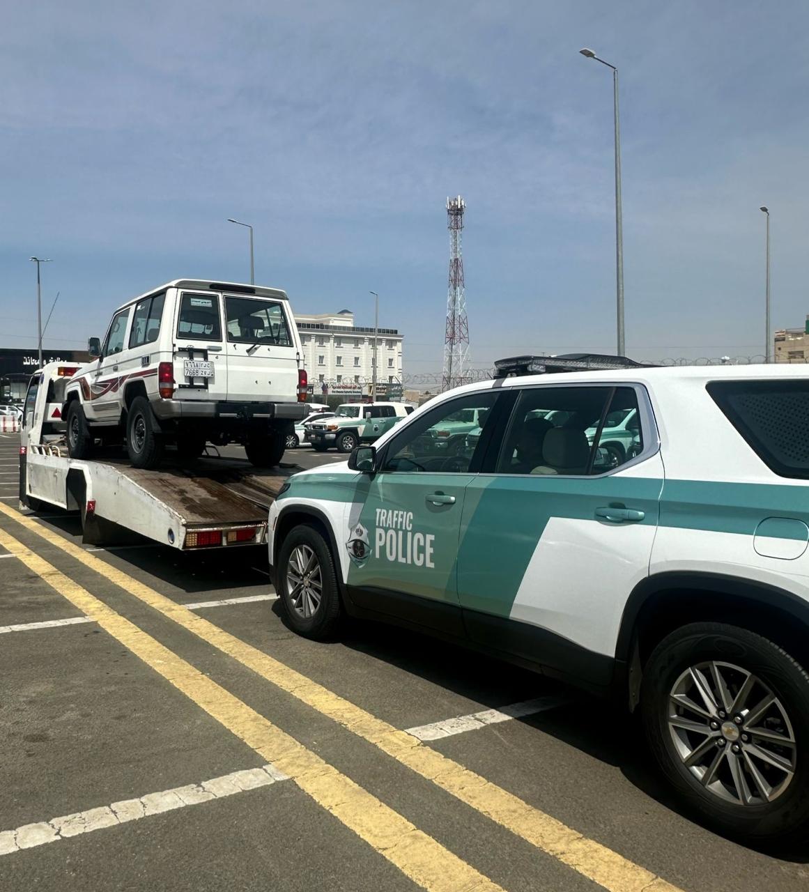 ضبط قائد مركبة صدم جسم ثابت وأصدر أصواتا بمركبته في عسير