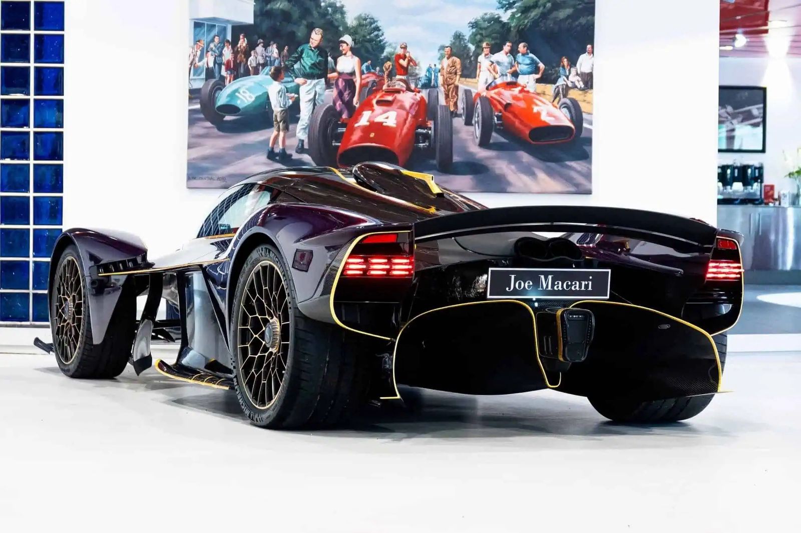 مواصفات وسعر أستون مارتن فالكيري ..صور