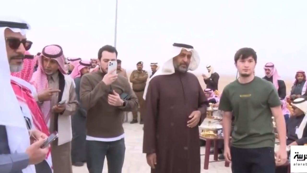 من روسيا إلى تمير.. شاب يترقب هلال رمضان من المرصد .. فيديو