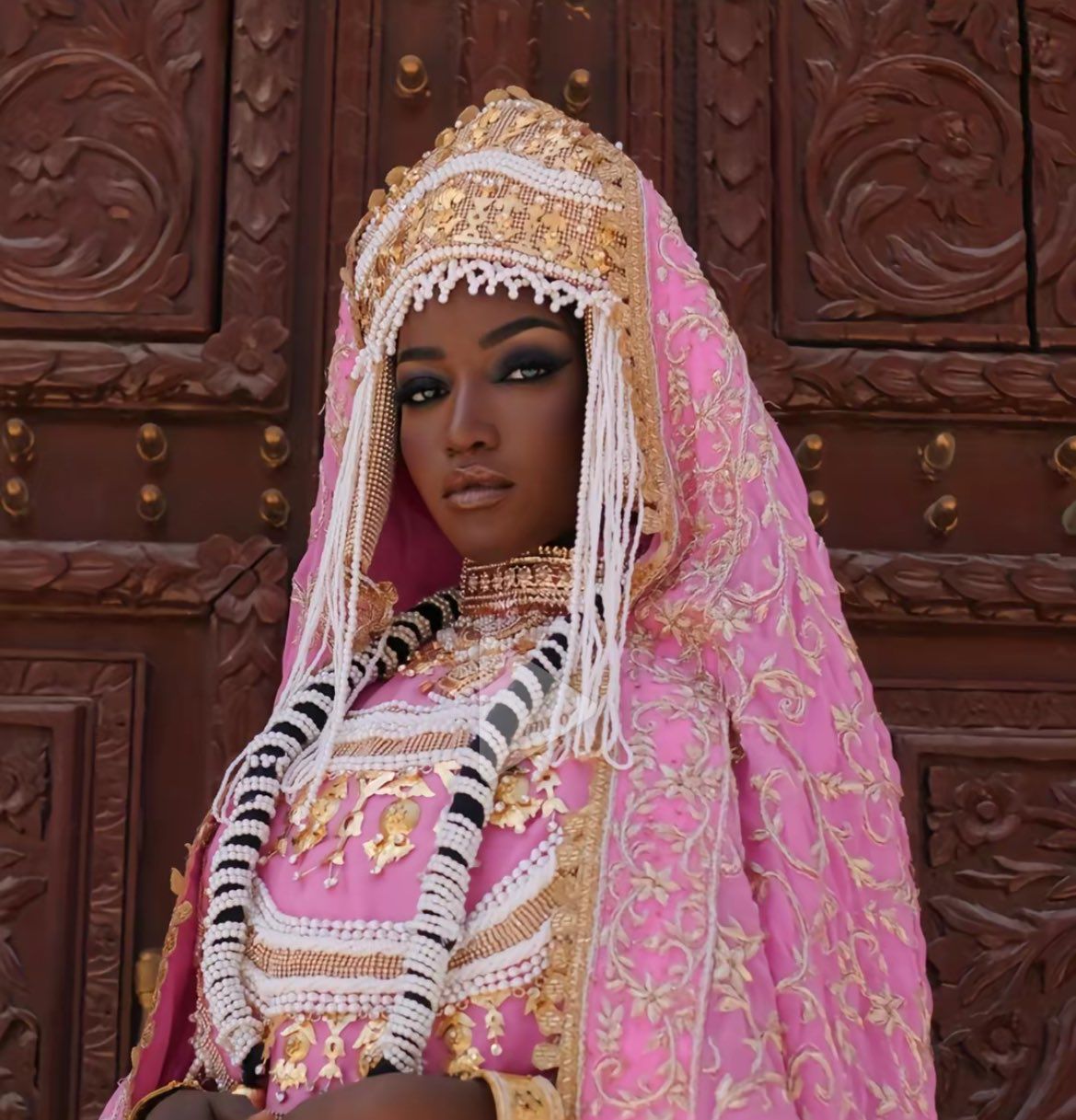 عبير سندر وزوجها يحتفلان بيوم التأسيس على طريقتهما الخاصة.. صور