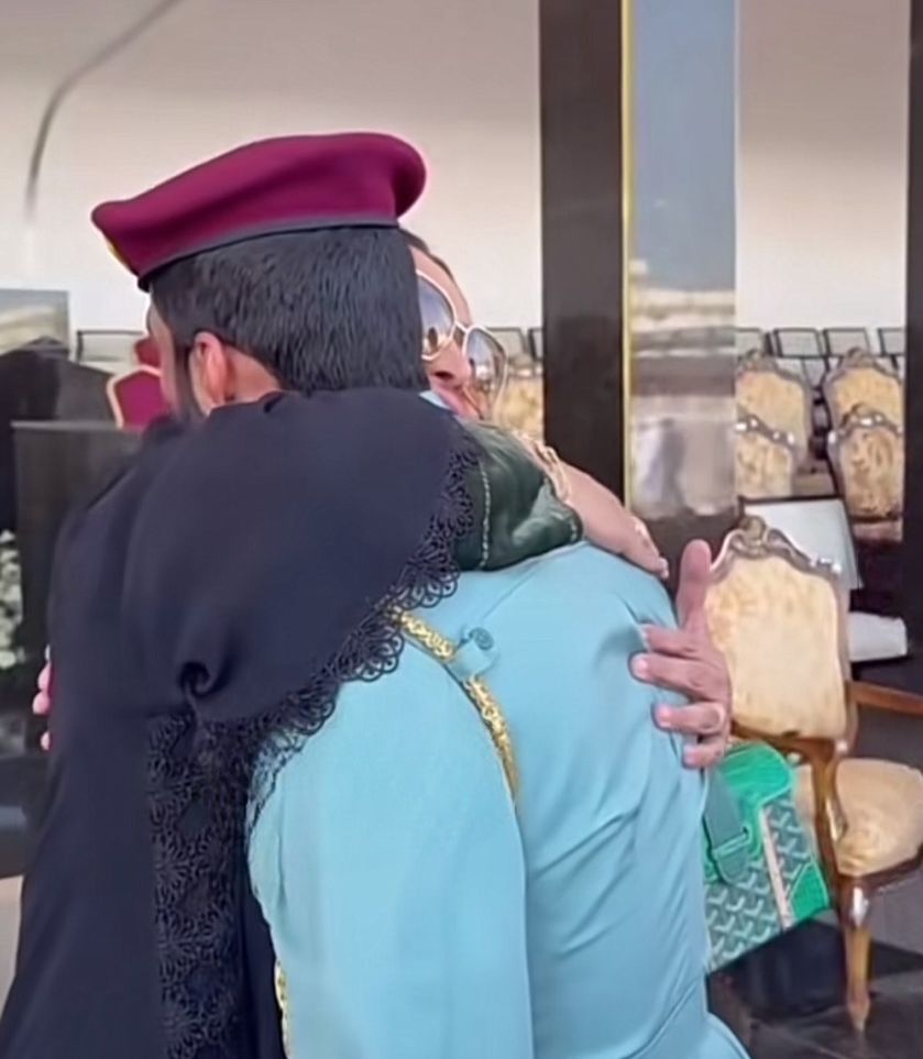 أحلام تستقبل ابن شقيقها بالأحضان والقبلات خلال تخرجه من الكلية العسكرية .. فيديو