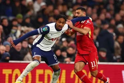 سبينس يتوعد بإيقاف صلاح عن القيام بما يجيده