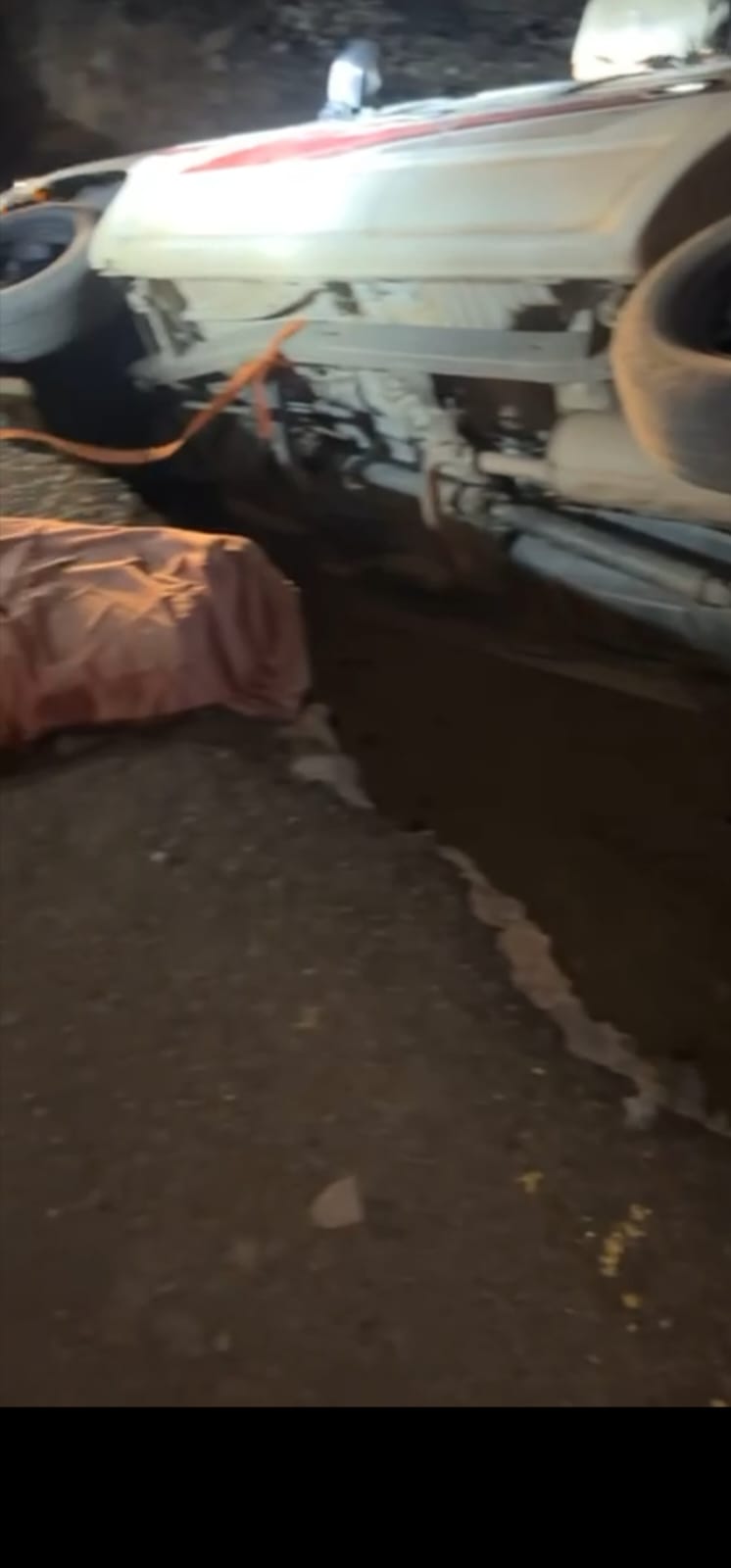 طريق المنشار بمحافظة وادي الفرع خطر يهدد عابريه ومناشدات بإنهاء المعاناة.. صور