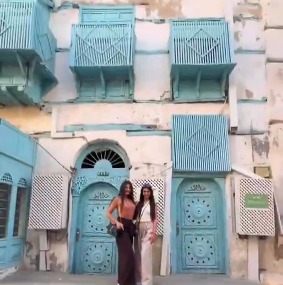 سائحتان إيطاليتان تكشفان سحر جدة في تجربة استثنائية .. فيديو