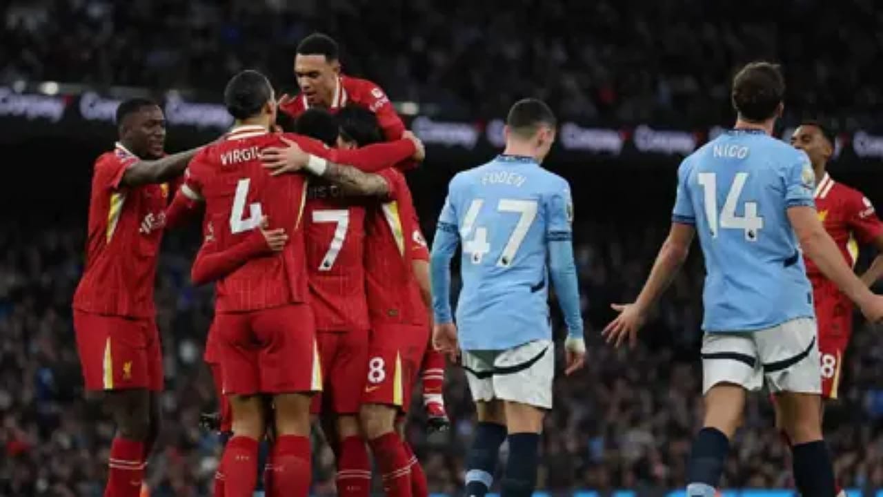 ليفربول يتجاوز مانشستر سيتي بثنائية